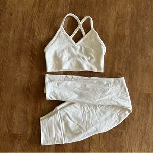 ALO Yoga set - airbrush leggings / ribbed seamless bra in ivory / white